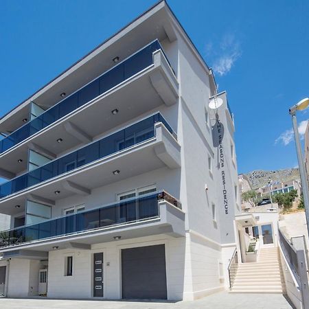 Apartments The Seasons Residence أوميس المظهر الخارجي الصورة