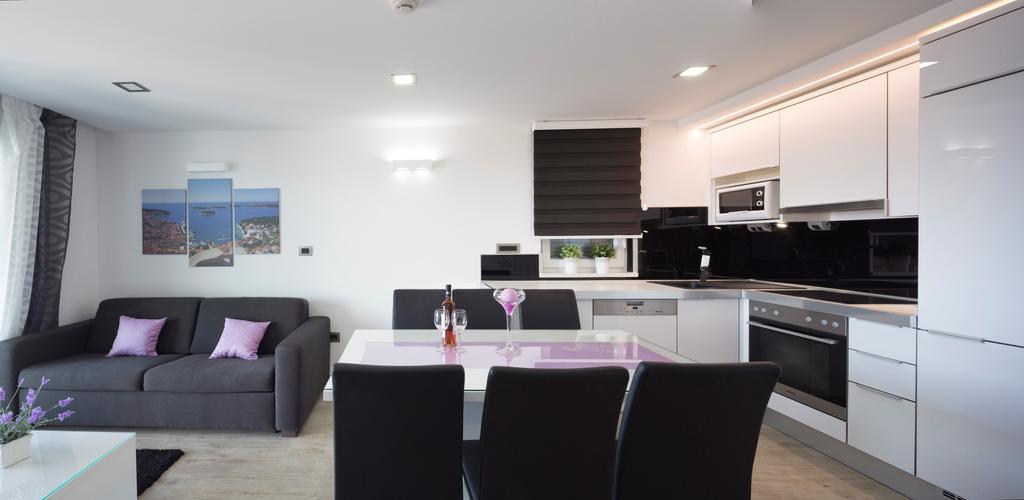 Apartments The Seasons Residence أوميس الغرفة الصورة