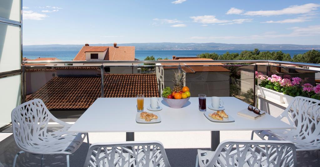 Apartments The Seasons Residence أوميس الغرفة الصورة