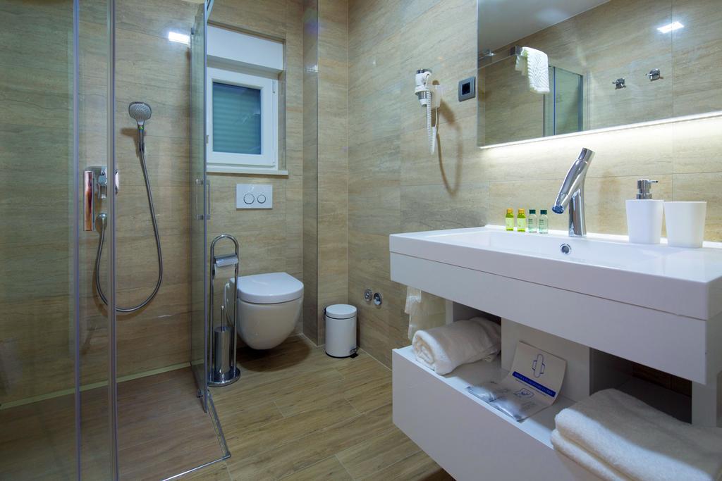 Apartments The Seasons Residence أوميس المظهر الخارجي الصورة