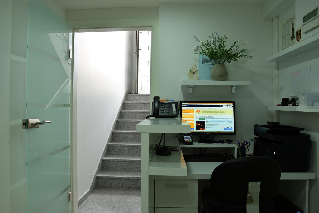 Apartments The Seasons Residence أوميس المظهر الخارجي الصورة