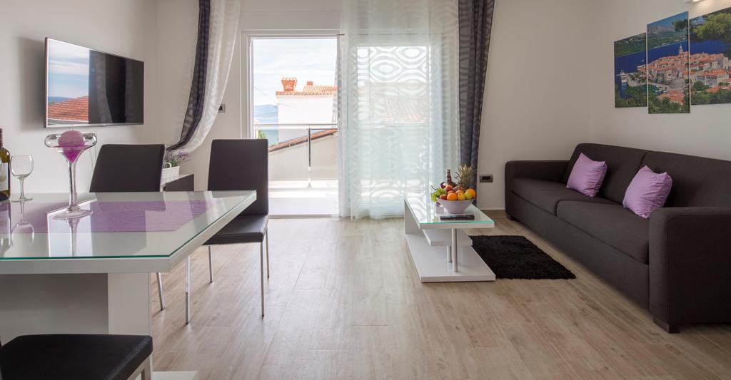 Apartments The Seasons Residence أوميس المظهر الخارجي الصورة