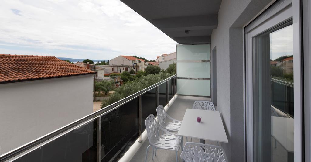 Apartments The Seasons Residence أوميس المظهر الخارجي الصورة