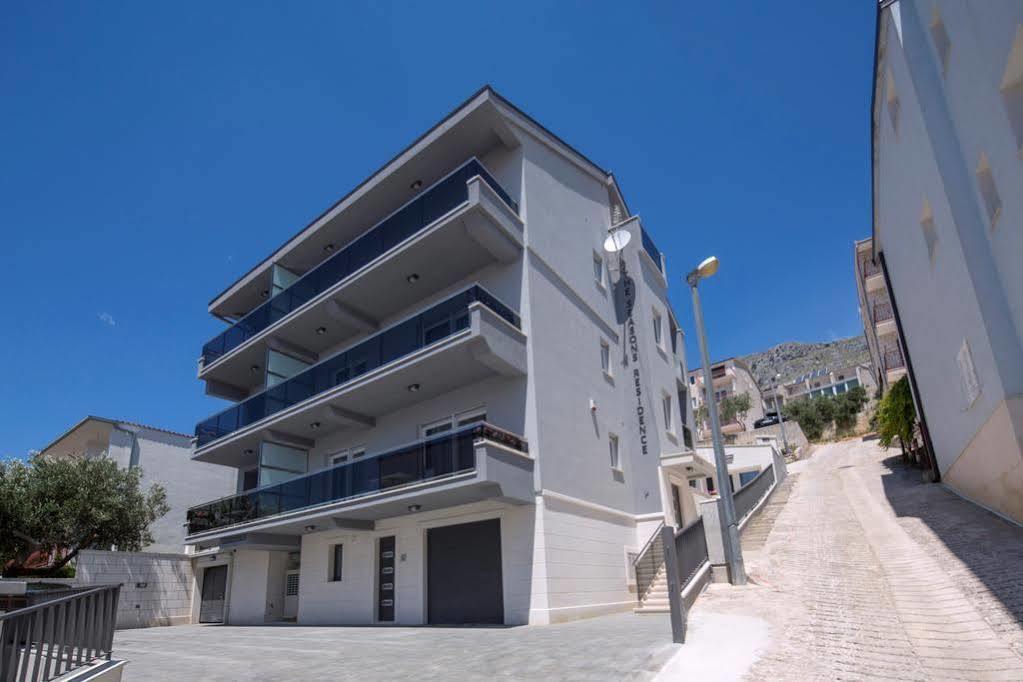 Apartments The Seasons Residence أوميس المظهر الخارجي الصورة
