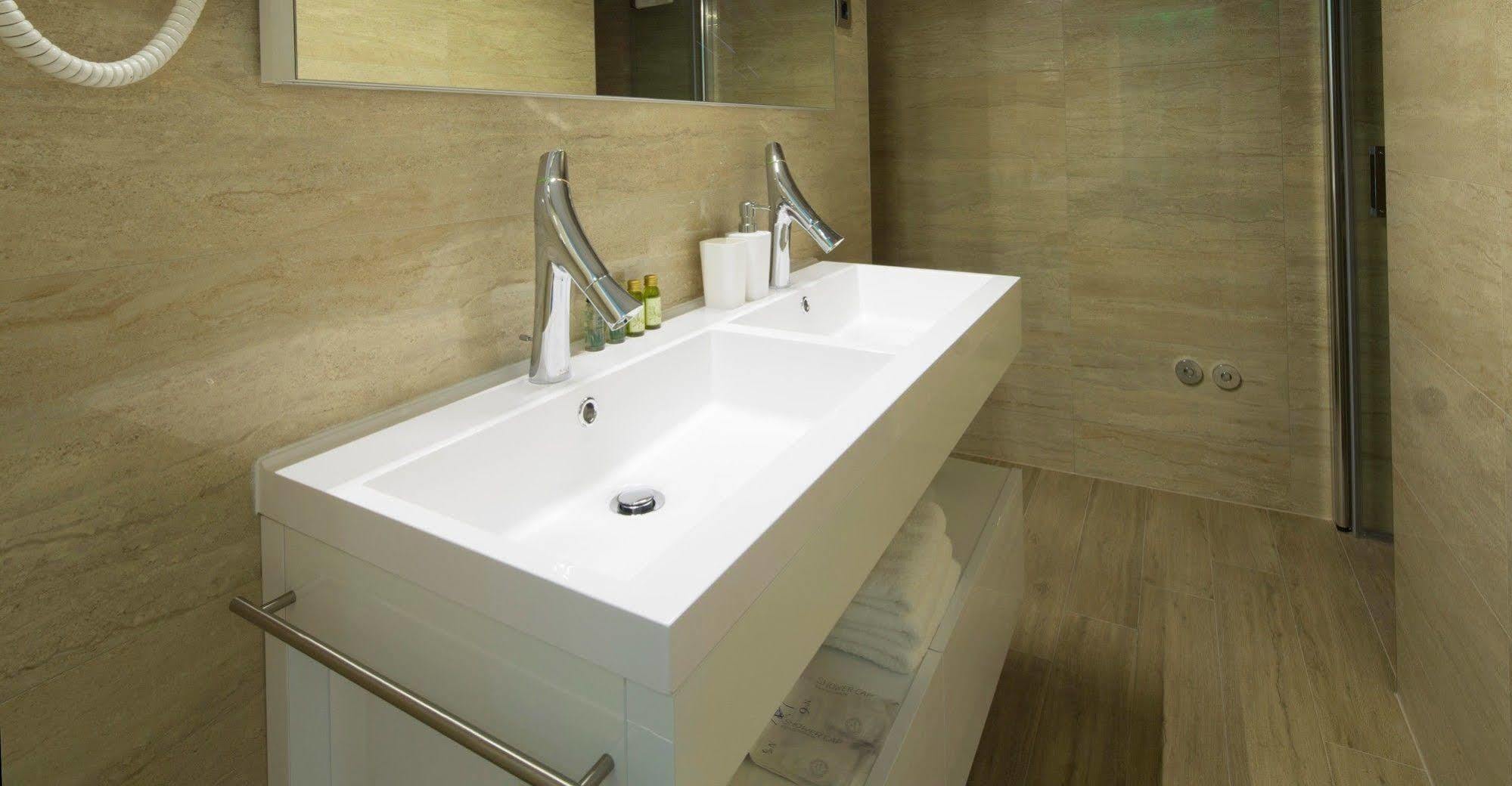 Apartments The Seasons Residence أوميس المظهر الخارجي الصورة