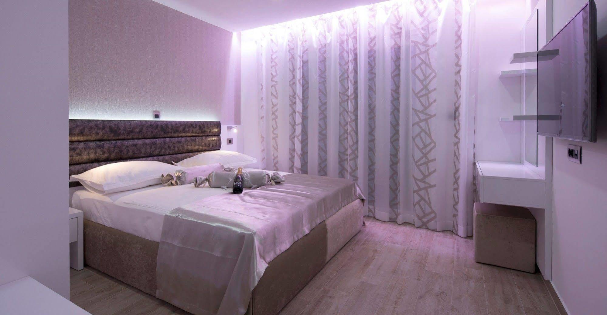 Apartments The Seasons Residence أوميس المظهر الخارجي الصورة