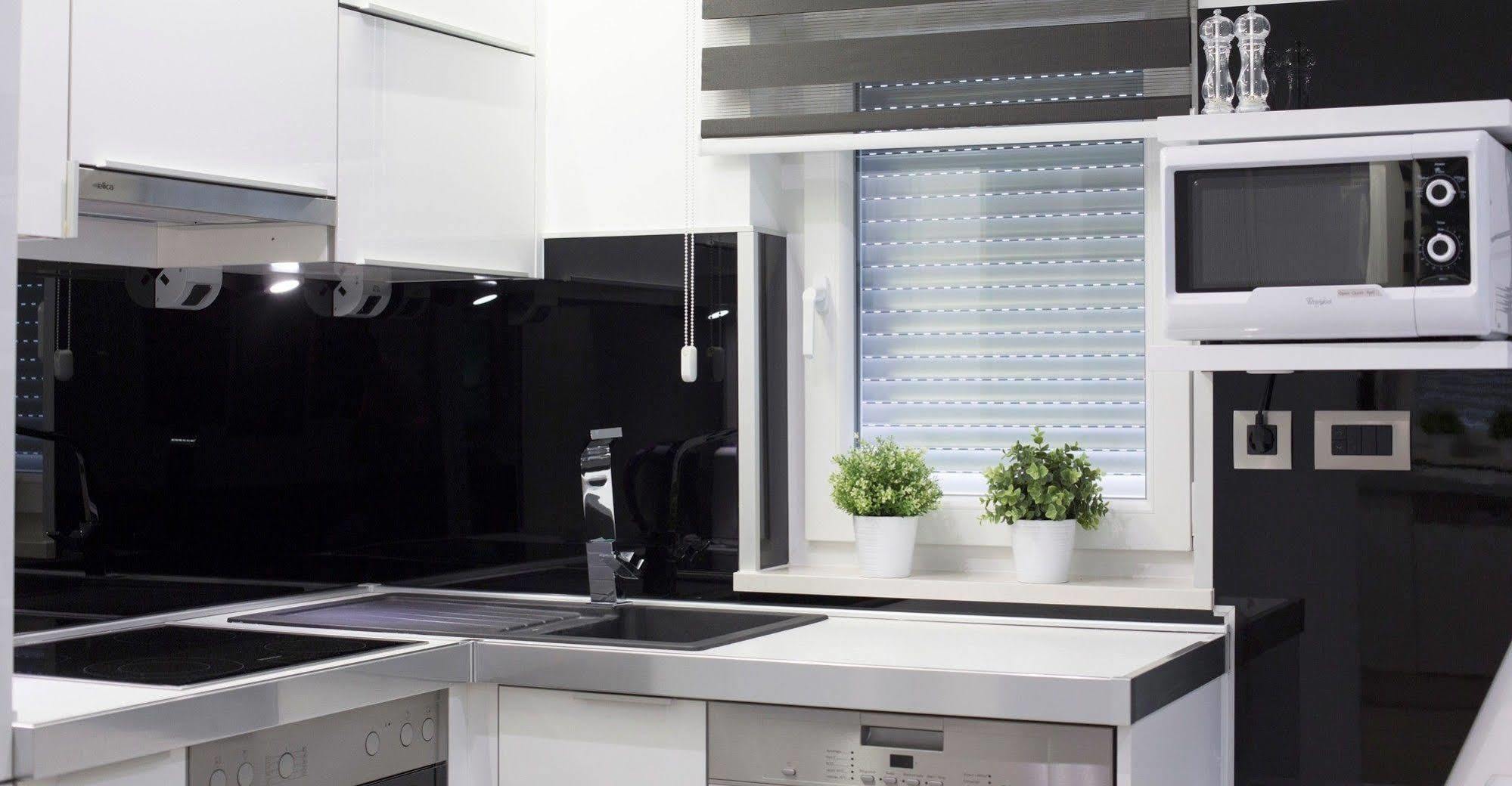 Apartments The Seasons Residence أوميس المظهر الخارجي الصورة