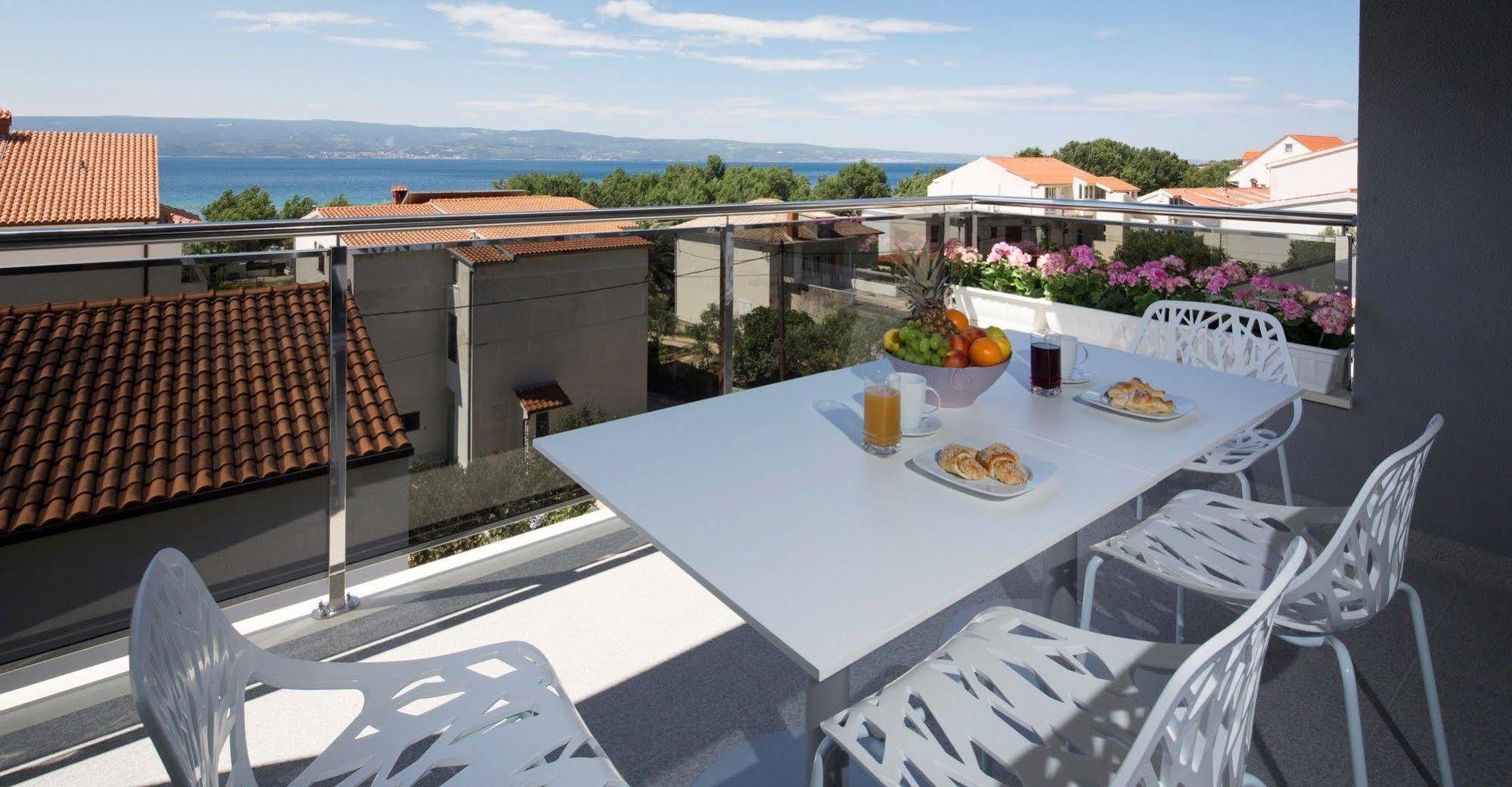 Apartments The Seasons Residence أوميس المظهر الخارجي الصورة